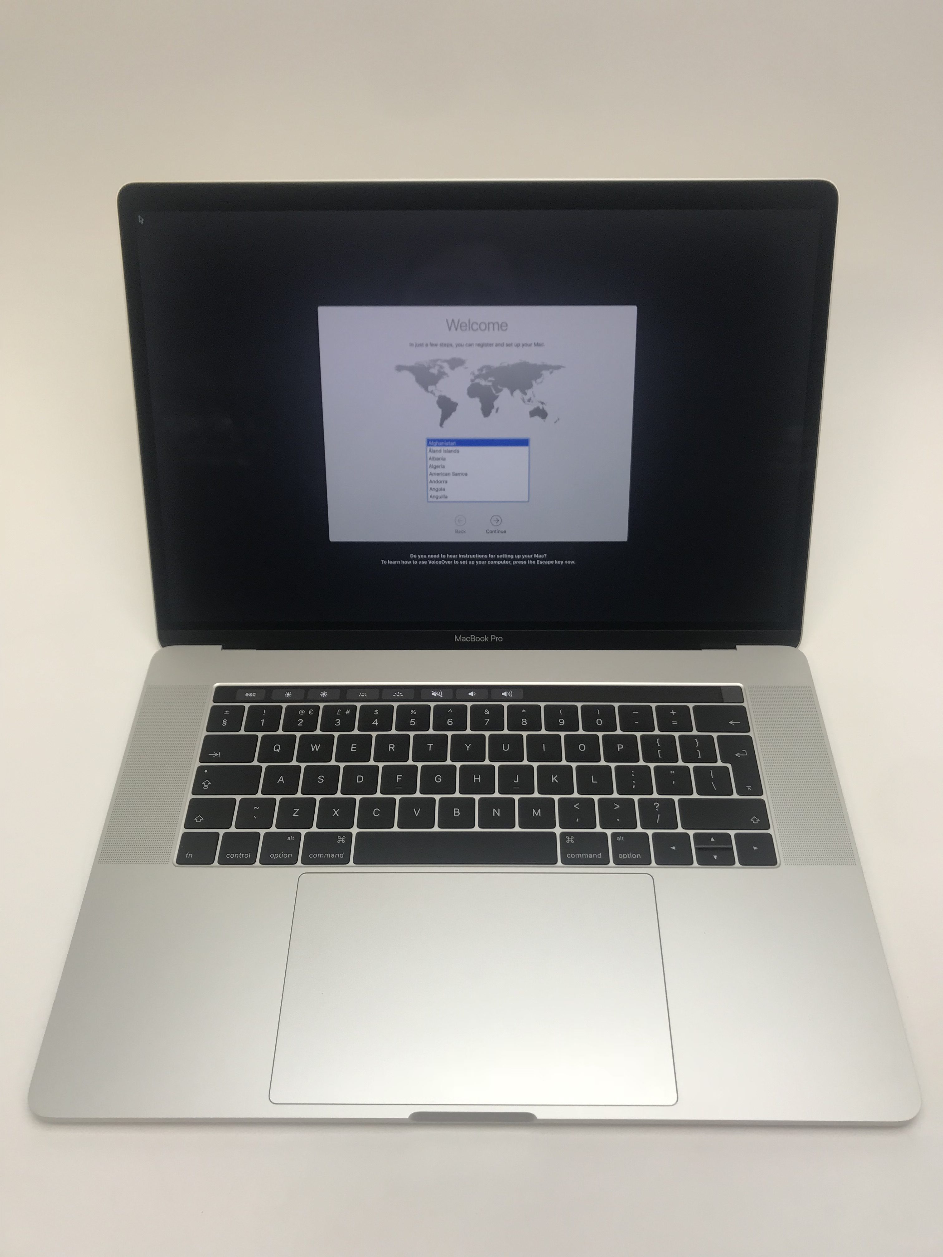 MacBook Pro 15" with Touch Bar Intel QuadCore i7 2.6 GHz / 16 GB RAM